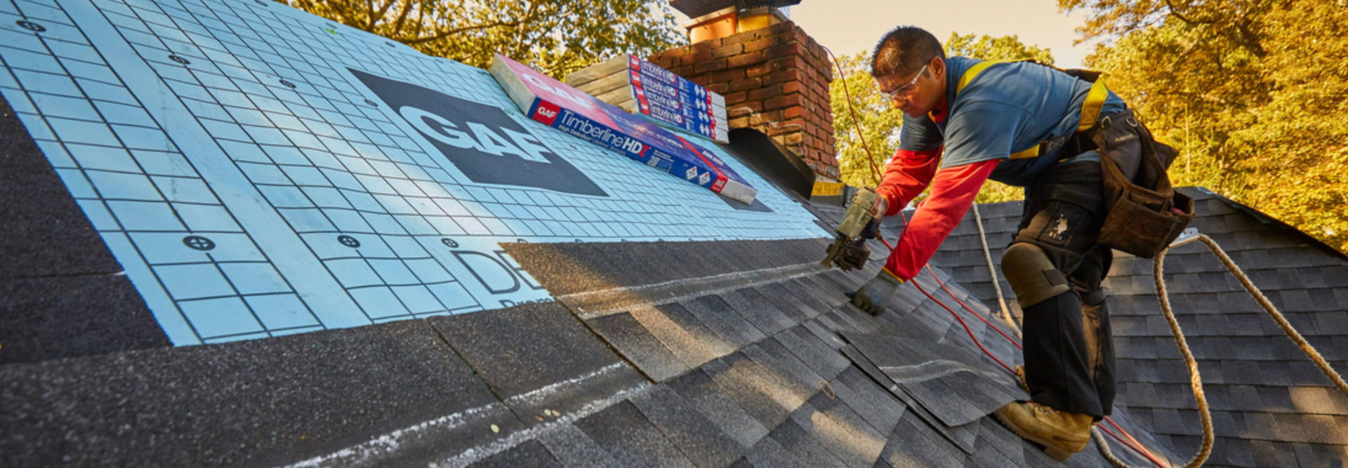 GAF roofer adding new roof on home